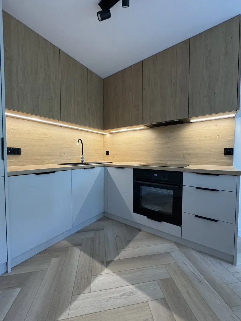 Kuchnia przed home stagingiem