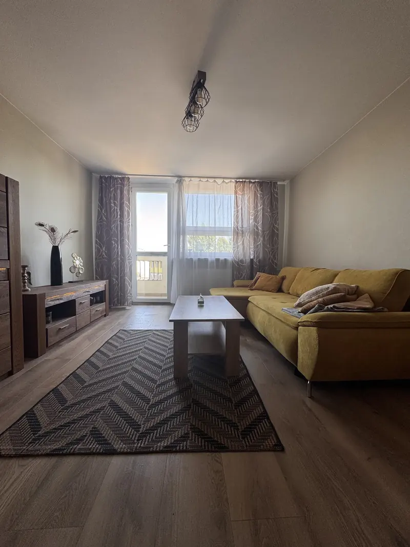 Salon przed home stagingiem