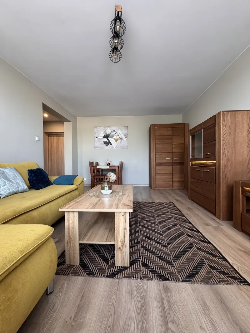 Pokój dzienny po home stagingu
