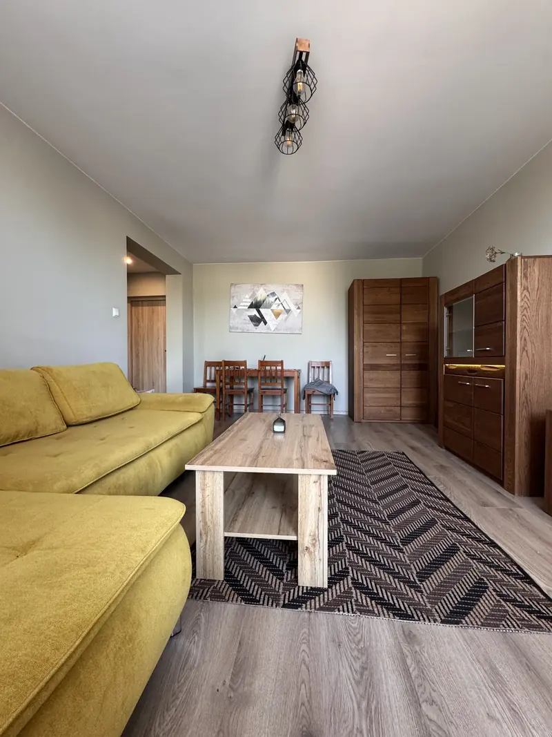Pokój dzienny przed home stagingiem